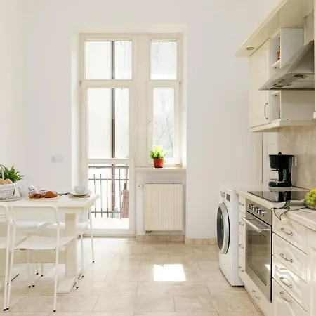 Maison Elegance 3 Bedroom Old Town Flat Apartment