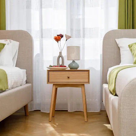 Maison Elegance 3 Bedroom Old Town Flat *