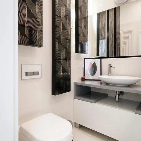 Maison Elegance 3 Bedroom Old Town Flat Апартаменты Краков